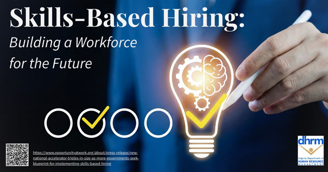 商人在灯泡后面打钩